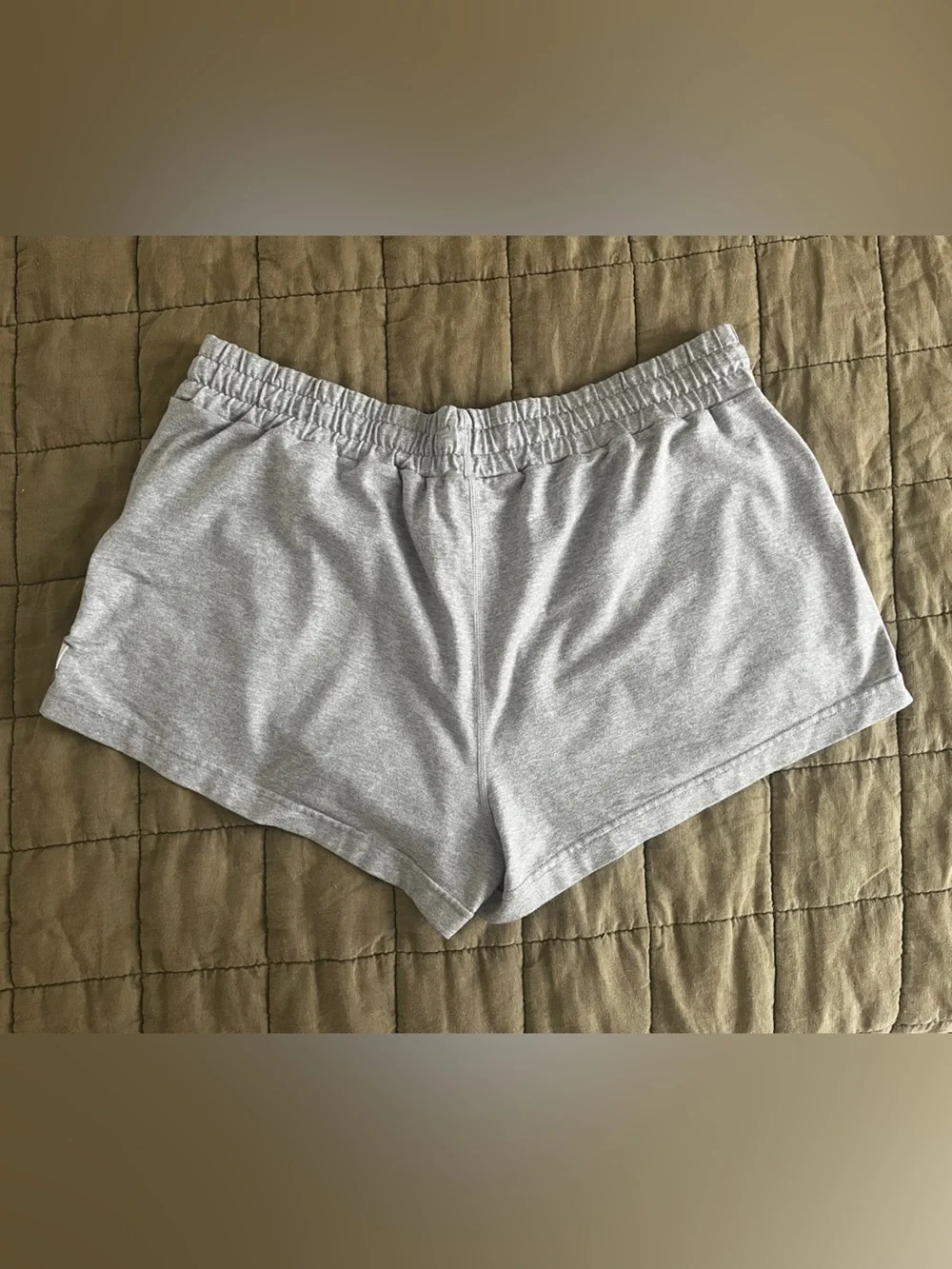 Vuori Halo Light Gray Athletic Shorts Size L